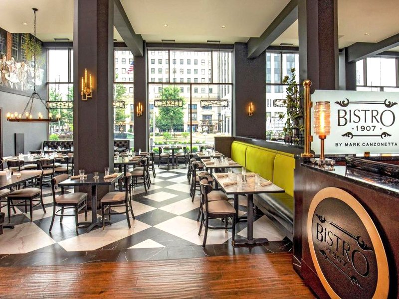 ダブルツリー バイ ヒルトン ヤングスタウン ダウンタウン (DoubleTree by Hilton Youngstown Downtown)の写真