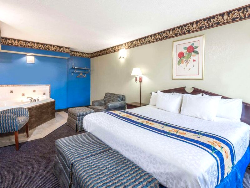 デイズ イン ＆ スイーツ バイ ウィンダム ヤングスタウン／ギラード オハイオ (Days Inn & Suites by Wyndham Youngstown / Girard Ohio)の写真
