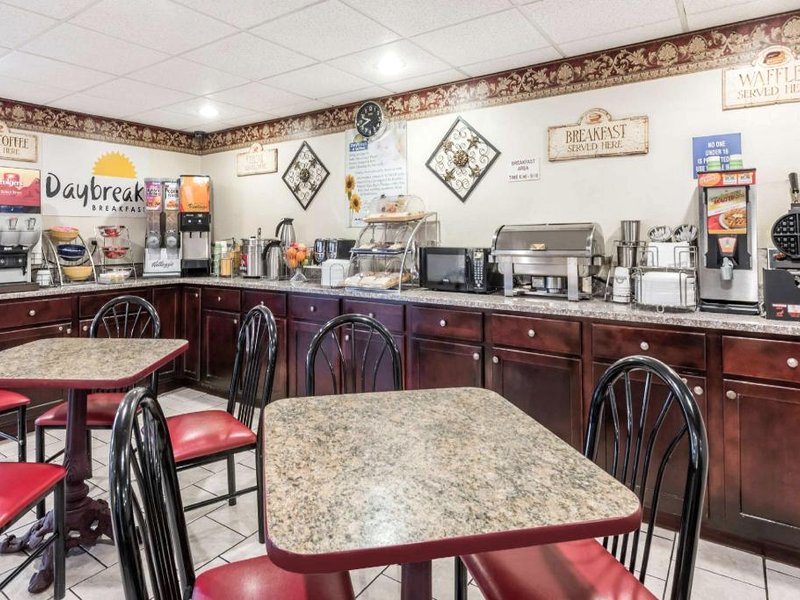 デイズ イン ＆ スイーツ バイ ウィンダム ヤングスタウン／ギラード オハイオ (Days Inn & Suites by Wyndham Youngstown / Girard Ohio)の写真