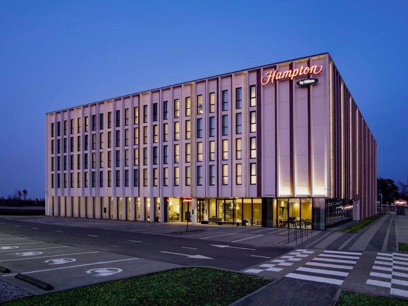 ハンプトン バイ ヒルトン リガ エアポート (Hampton by Hilton Riga Airport)の写真