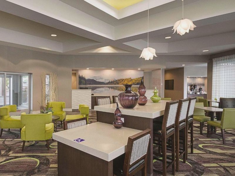 ラ キンタ イン アンド スイーツ バイ ウィンダム オレム ユニバーシティ パークウェイ (La Quinta Inn & Suites by Wyndham Orem University Parkway)の写真