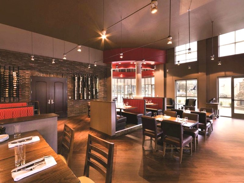 Embassy Suites by Hilton Tuscaloosa Alabama Downtownの写真