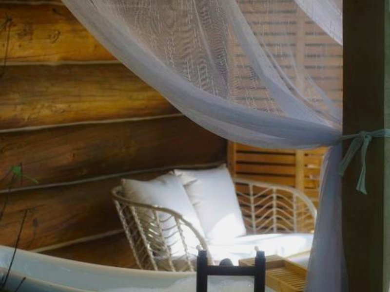 Secluded Hand Crafted Log Cabinの写真