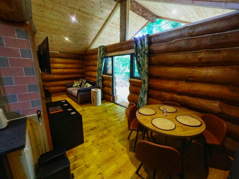 Secluded Hand Crafted Log Cabinの写真