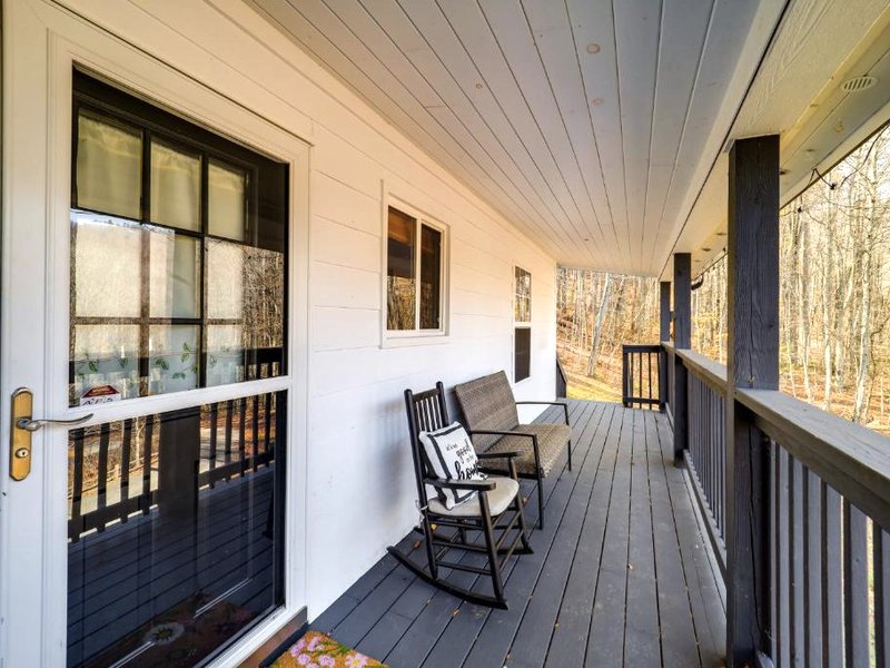 Pet-Friendly Cabin with Fire Pit in Spruce Pine!の写真