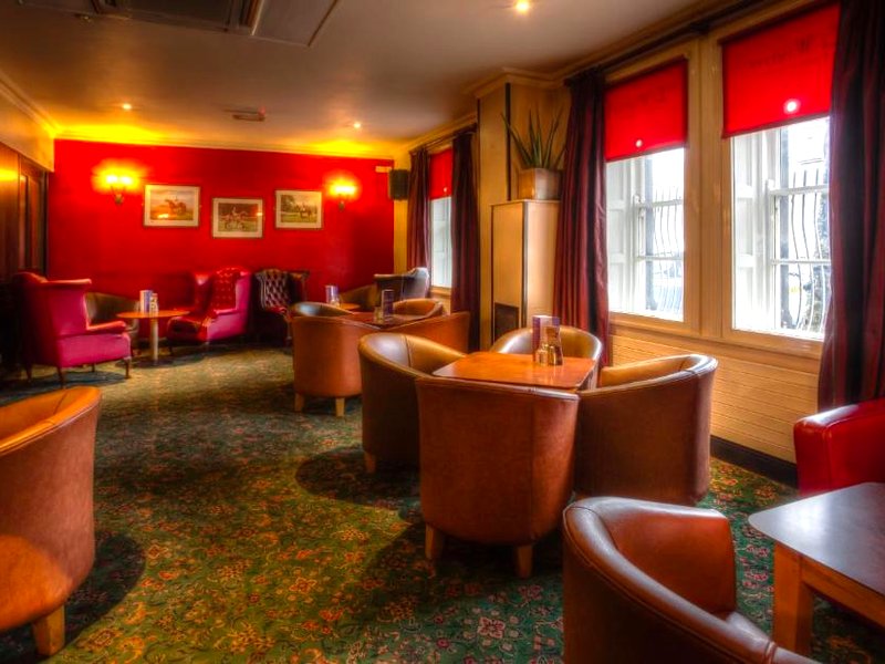 スタンフォード アームズ ホテル (Strangford Arms Hotel)の写真