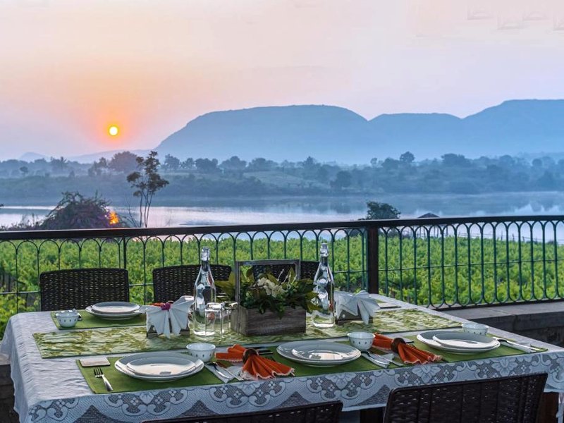 SaffronStays Lake House Bouganvillea, Nashik - rustic pool villa with great lake views and patio dinの写真