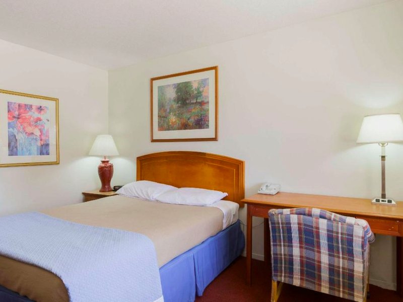 デイズ イン バイ ウィンダム キャスティーク シックス フラッグス マジック マウンテン (Days Inn by Wyndham Castaic Six Flags Magic Mountain)の写真