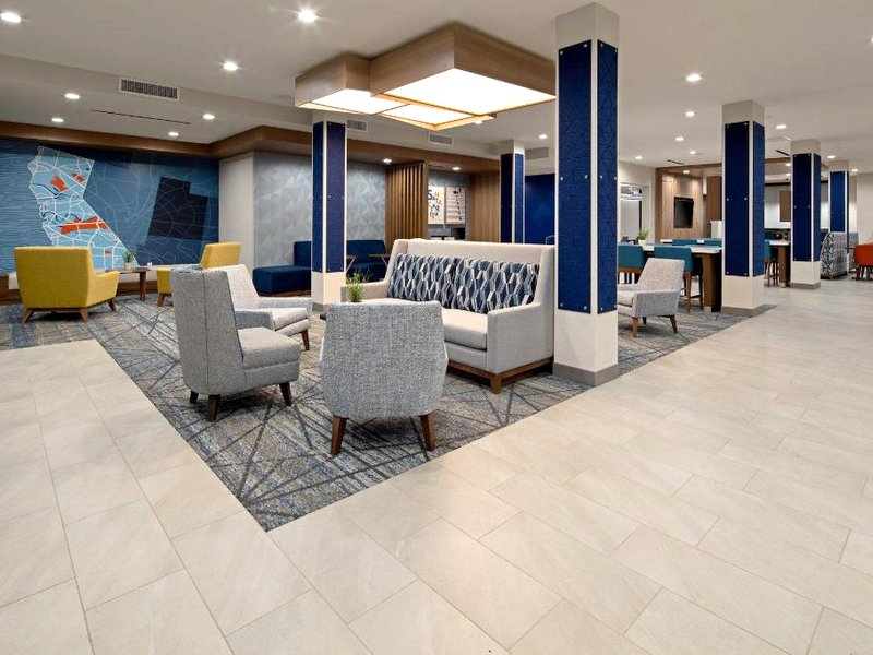 ホリデイ イン エクスプレス アンド スイーツ バレンシア サンタクラリタ バイ IHG (Holiday Inn Express and Suites Valencia - Santa Clarita By IHG)の写真