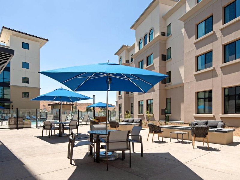 ホリデイ イン エクスプレス アンド スイーツ バレンシア サンタクラリタ バイ IHG (Holiday Inn Express and Suites Valencia - Santa Clarita By IHG)の写真