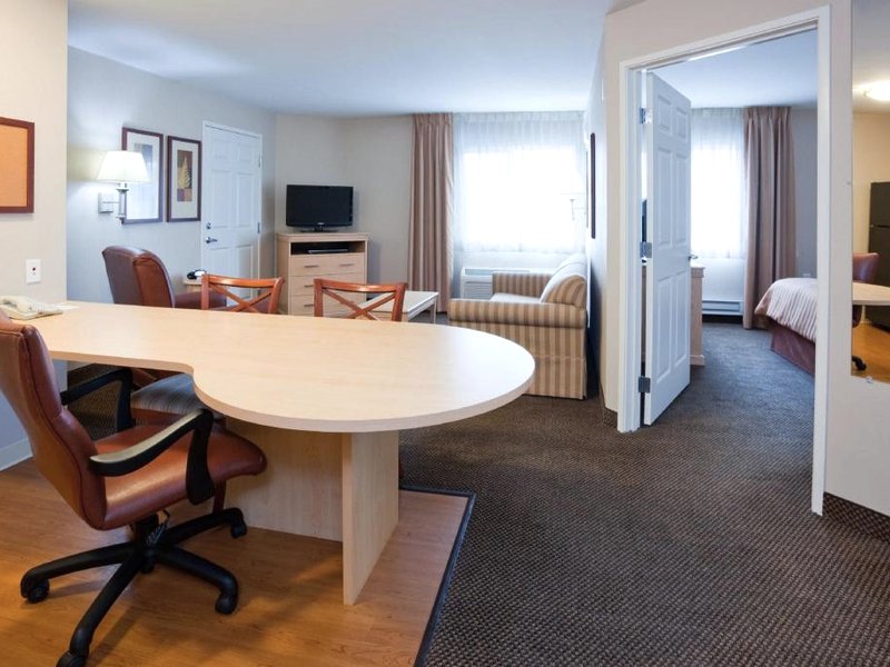 Candlewood Suites Milwaukee Brown Deer Hotel By IHGの写真