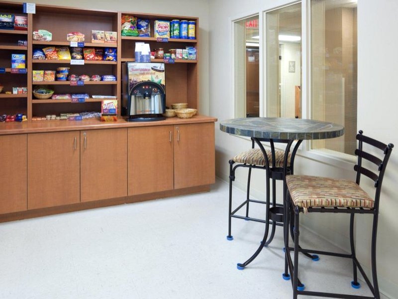 Candlewood Suites Milwaukee Brown Deer Hotel By IHGの写真