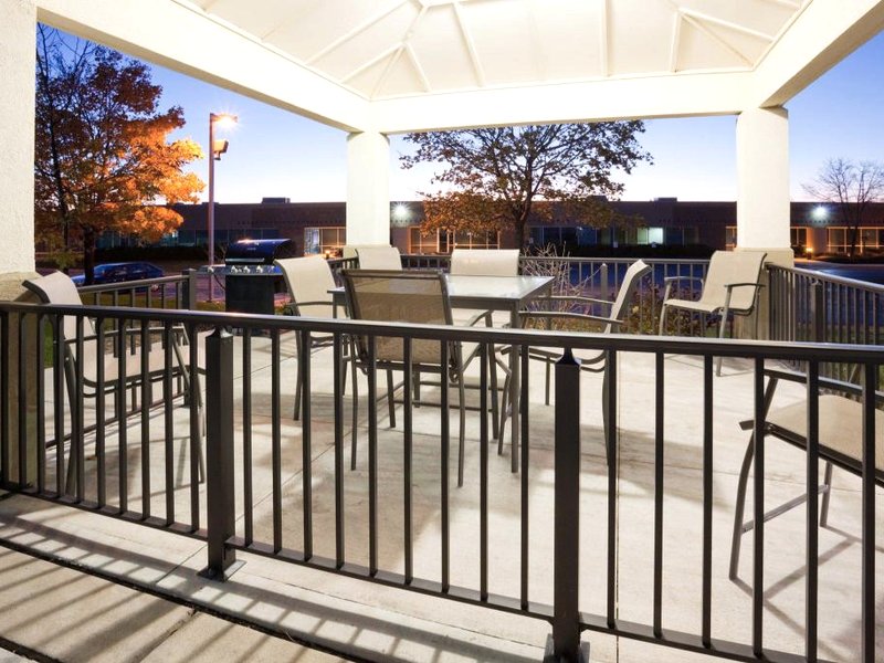 Candlewood Suites Milwaukee Brown Deer Hotel By IHGの写真