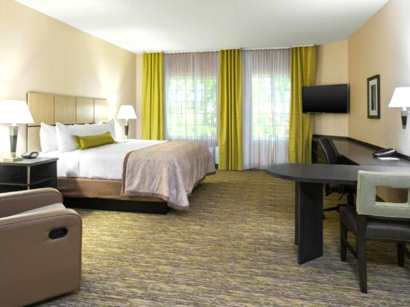 Candlewood Suites Grove City - Outlet Center IHGの写真