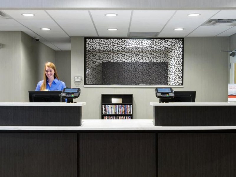 Candlewood Suites Grove City - Outlet Center IHGの写真