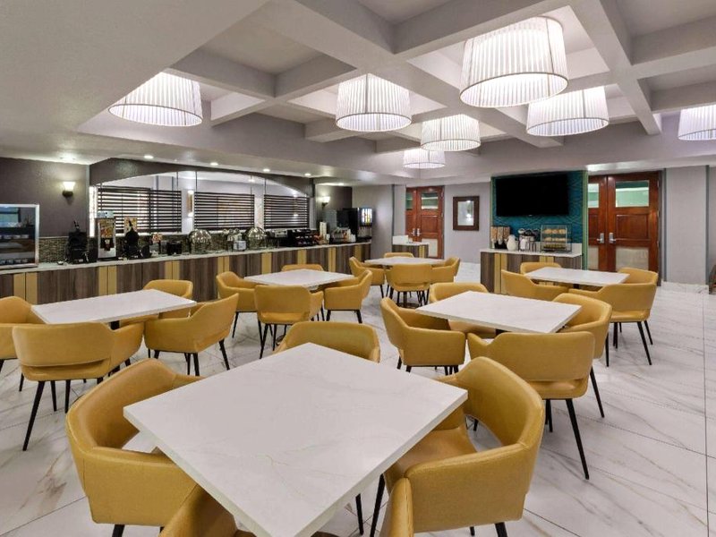 La Quinta Inn & Suites by Wyndham Olatheの写真
