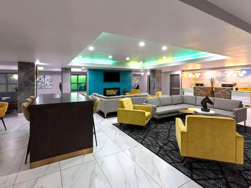 La Quinta Inn & Suites by Wyndham Olatheの写真