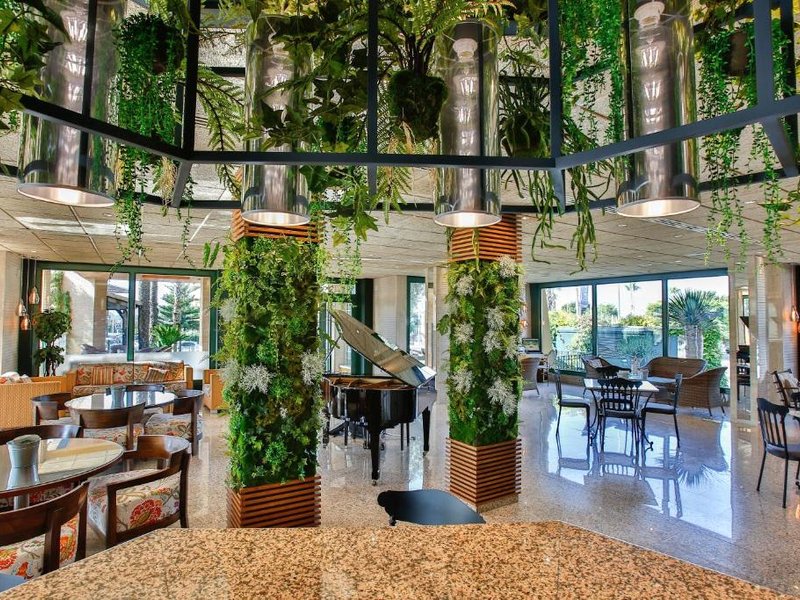 ホテル ラ ラグーナ スパ&ゴルフ (Hotel La Laguna Spa & Golf)の写真