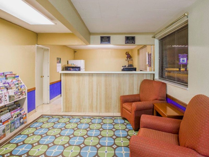 トラベロッジ バイ ウィンダム グレート ベンド (Travelodge by Wyndham Great Bend)の写真