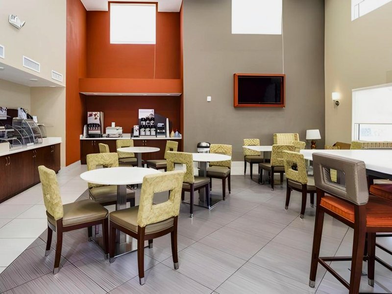 Holiday Inn Express & Suites Lantana By IHGの写真