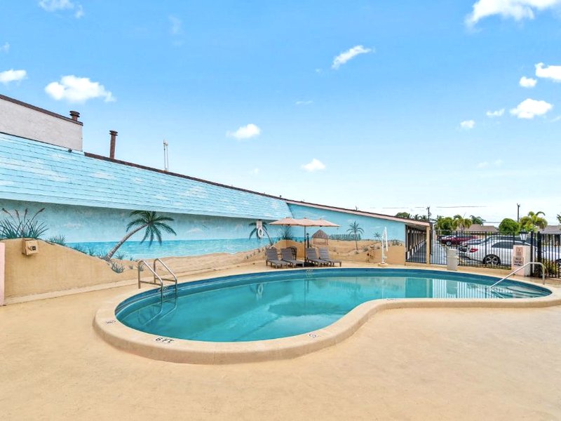 Super 8 by Wyndham Lantana West Palm Beachの写真