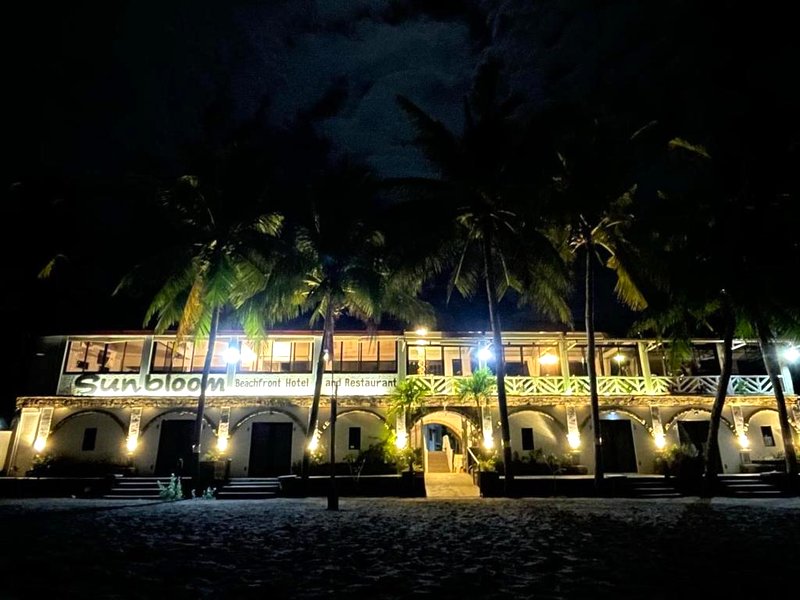 Sunbloom Beachfront Hotel and Restaurantの写真