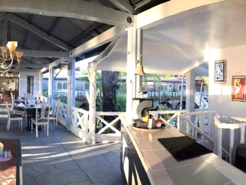 Sunbloom Beachfront Hotel and Restaurantの写真
