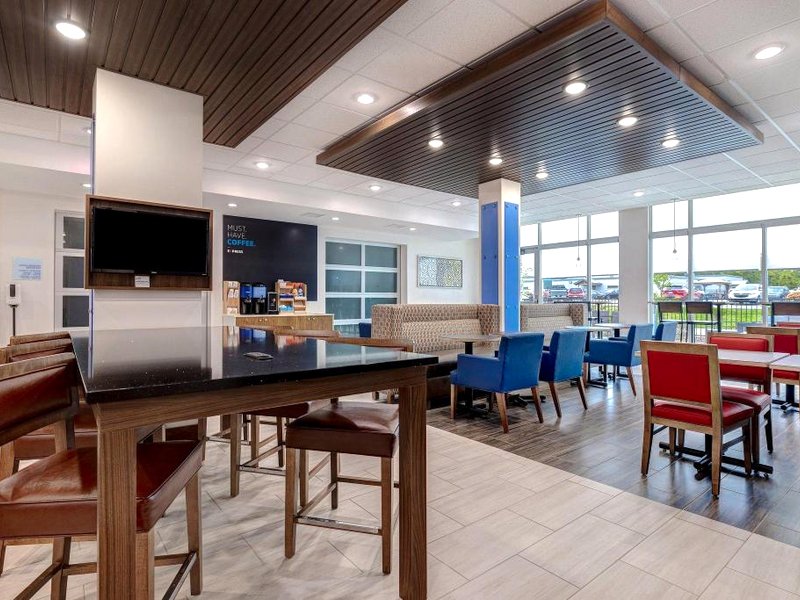 ホリデイ イン エクスプレス アンド スイーツ アン アーバー ユニバーシティ サウス バイ IHG (Holiday Inn Express And Suites Ann Arbor - University South By IHG)の写真