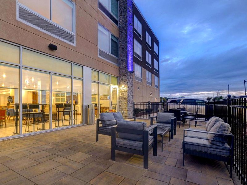 ホリデイ イン エクスプレス アンド スイーツ アン アーバー ユニバーシティ サウス バイ IHG (Holiday Inn Express And Suites Ann Arbor - University South By IHG)の写真