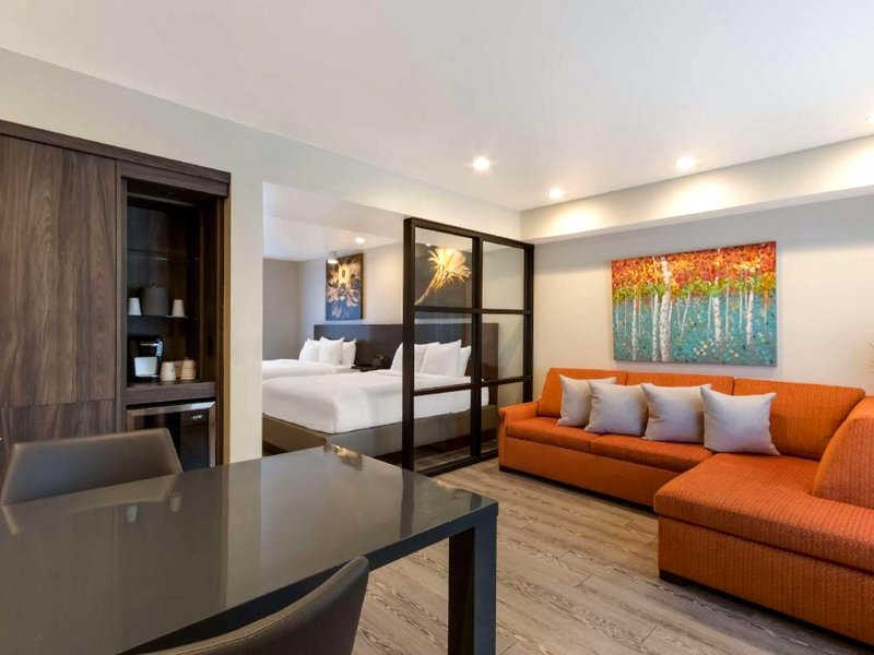 シュアステイ プラス ホテル バイ ベストウェスタン テンピ ユニバーシティ (SureStay Plus Hotel by Best Western Tempe University)の写真