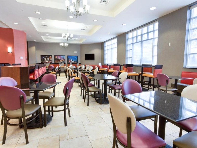 ドルーリー イン & スイーツ シンシナティ シャロンビル (Drury Inn & Suites Cincinnati Sharonville)の写真