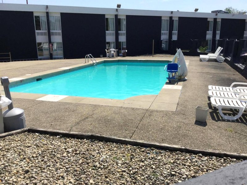 Days Inn & Suites by Wyndham Cincinnati Northの写真