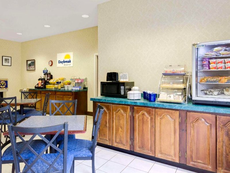 Magnuson Hotel West Libertyの写真