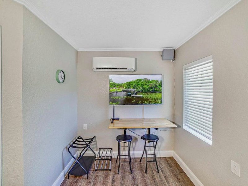 Sunny Studio Sleeps 4 Near Crystal Riverの写真