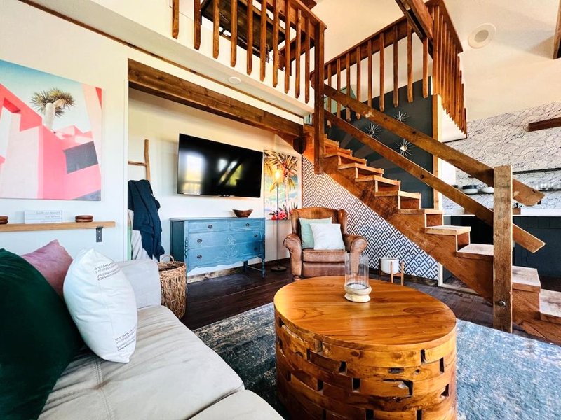 Stilted 2BR canal home, full kitchen, yard, pets!の写真