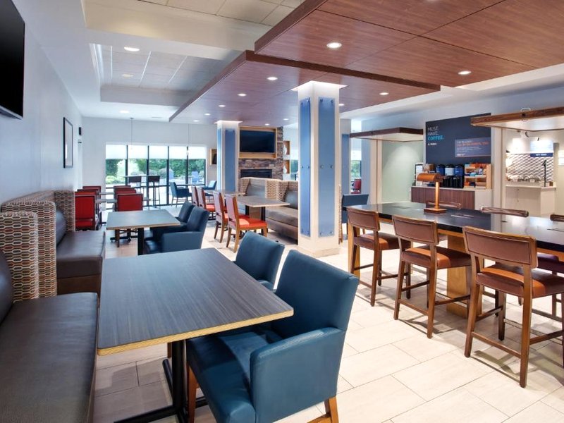 Holiday Inn Express Hotel & Suites Rochester Webster By IHGの写真