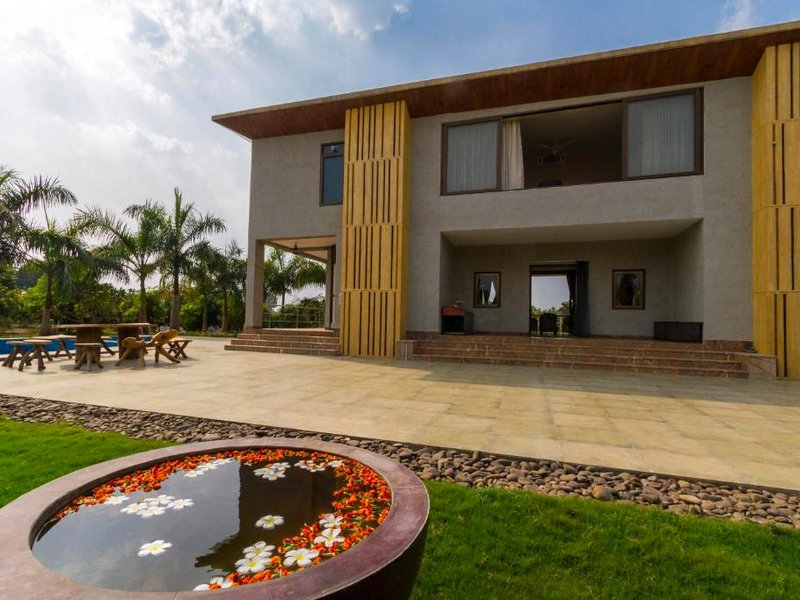 ［ヴァダ］ヴィラ（222m²）｜ 3ベッドルーム／5バスルーム (StayVista at Shubmann Villa with Pvt Pool & River View)の写真