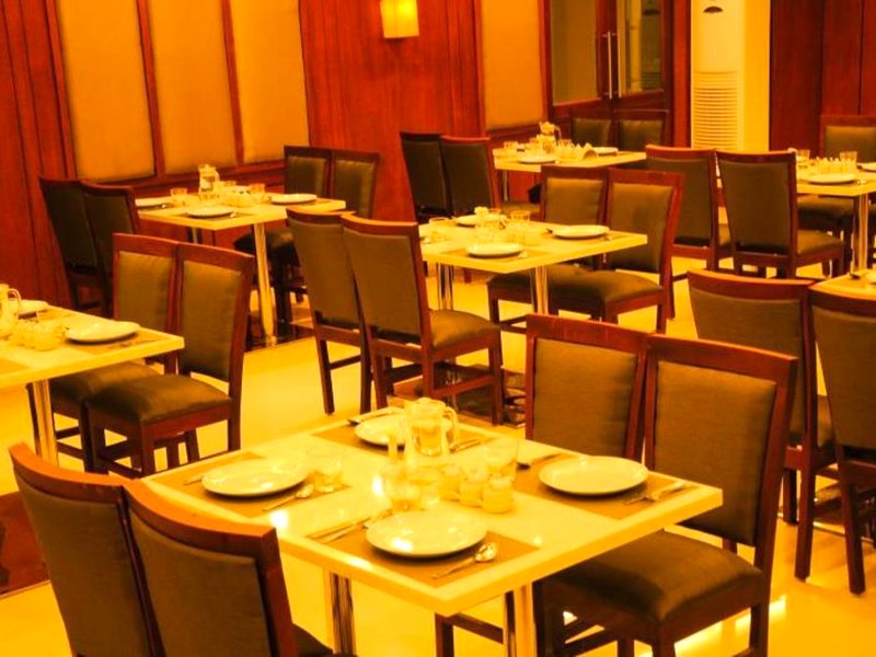 ザ ゴピニヴァス グランド ホテル (The Gopinivas Grand Hotel)の写真