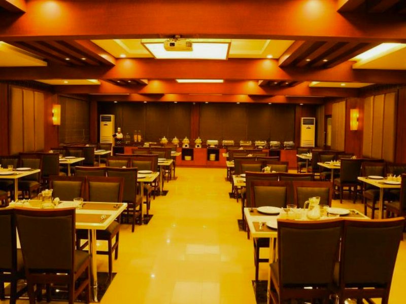 ザ ゴピニヴァス グランド ホテル (The Gopinivas Grand Hotel)の写真