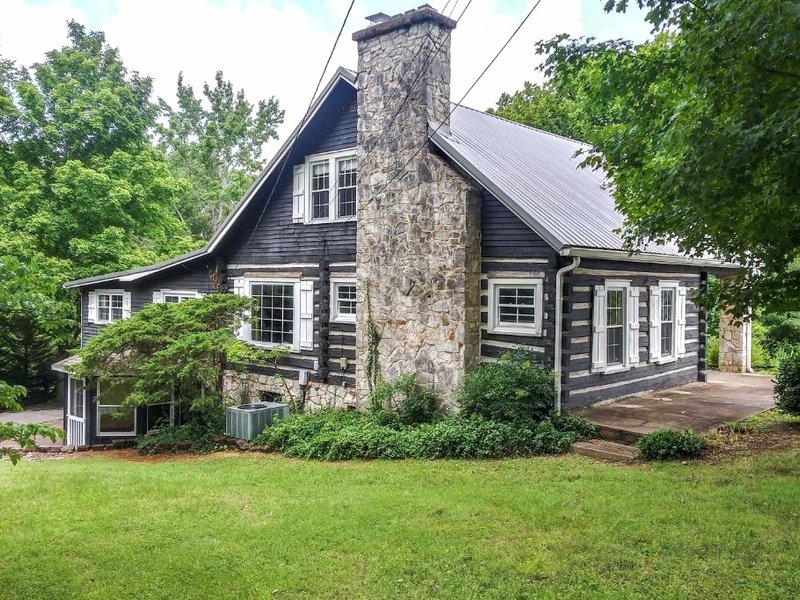 Rustic Dover Retreat with Porch - Walk to Boat Ramp!の写真