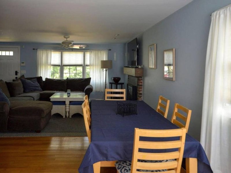 Cozy Coastal Retreat West Dennisの写真