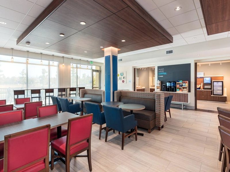 ホリデイ イン エクスプレス アンド スイーツ モレノ バレー リバーサイド バイ IHG (Holiday Inn Express And Suites Moreno Valley - Riverside By IHG)の写真