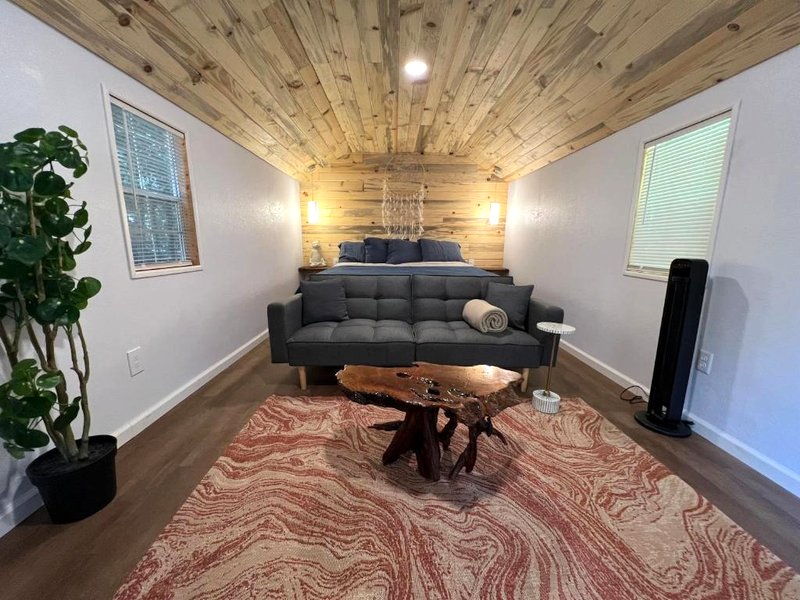 Cozy Modern Cabin in the Forestの写真