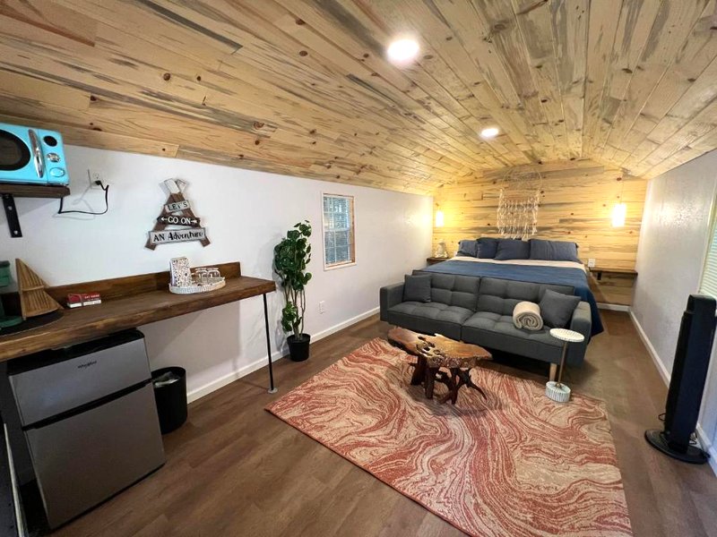 Cozy Modern Cabin in the Forestの写真