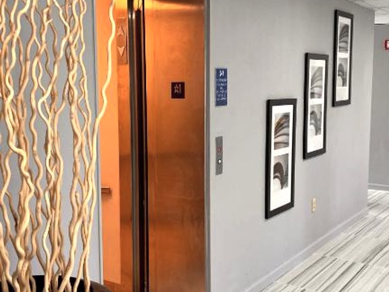 BlissPoint Inn & Suites, Northwoodの写真