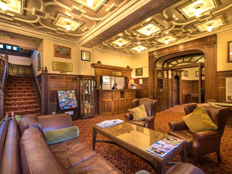 Macdonald Elmers Court Hotelの写真