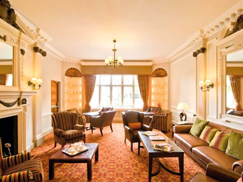 Macdonald Elmers Court Hotelの写真