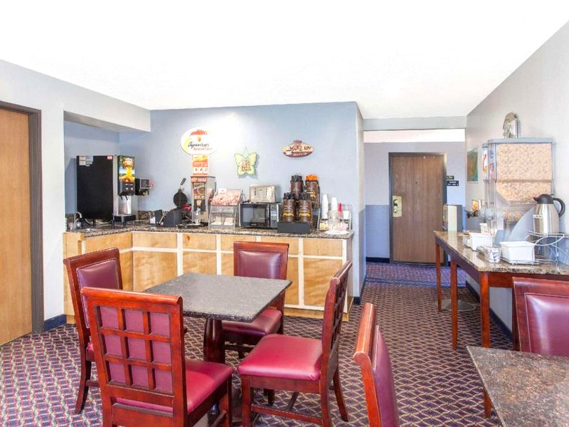 スーパー 8 バイ ウインダム セルマ フレズノ エリア (Super 8 By Wyndham Selma/Fresno Area)の写真
