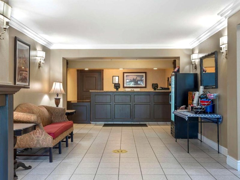 ベストウェスタン コロニアル イン (Best Western Colonial Inn)の写真