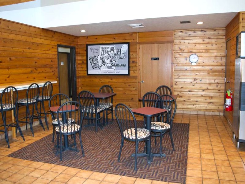 AmeriVu Inn and Suites Shawano WIの写真